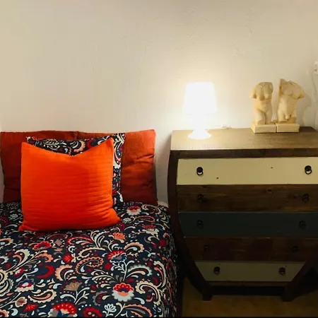 度假居 House On The *